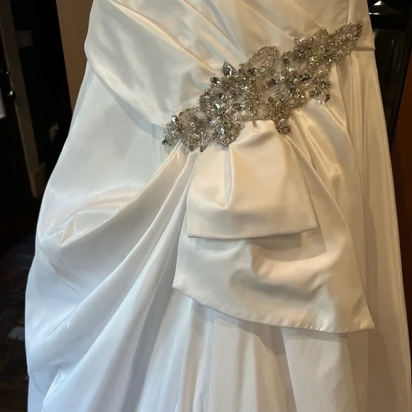 White wedding/presentation dress